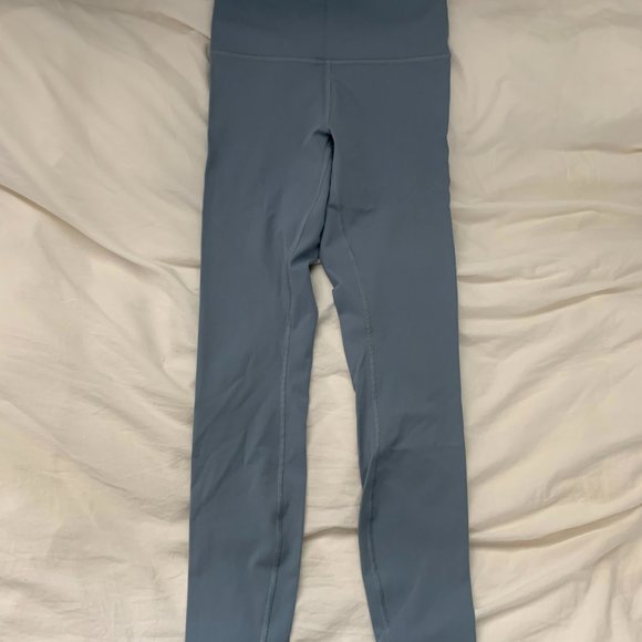 Wunder Under High-Rise Tight 28” *Full-on Luxtreme Size 6 in Chambray - Picture 5 of 9